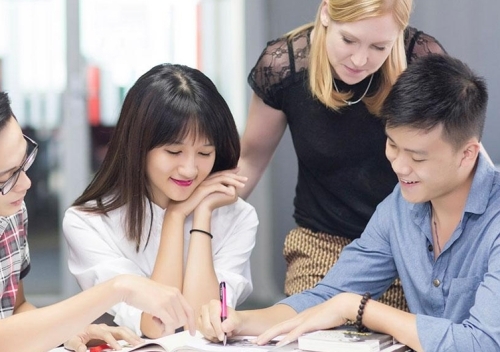 Chúng tôi tạo ra môi trường để mỗi học viên có thể thực hành nhiều hơn - giao tiếp, trò chuyện với giáo viên bản xứ một cách tự nhiên nhất.